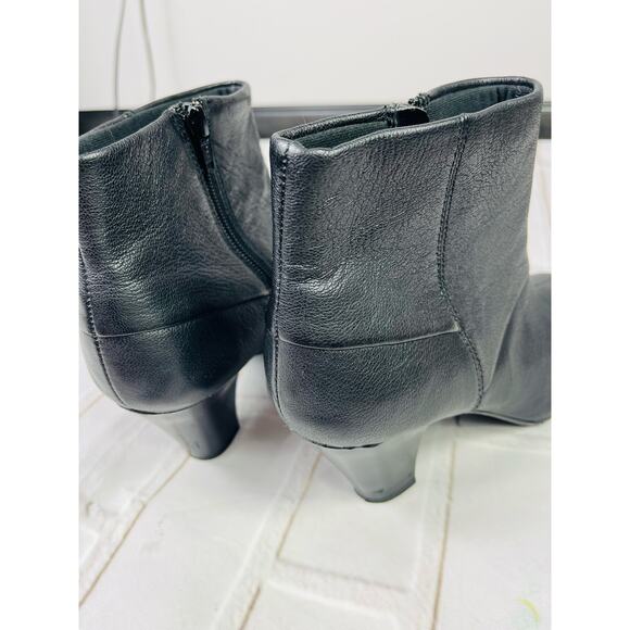 Clarks leather black block heel ankle booties sz 7.5M - Picture 3 of 9